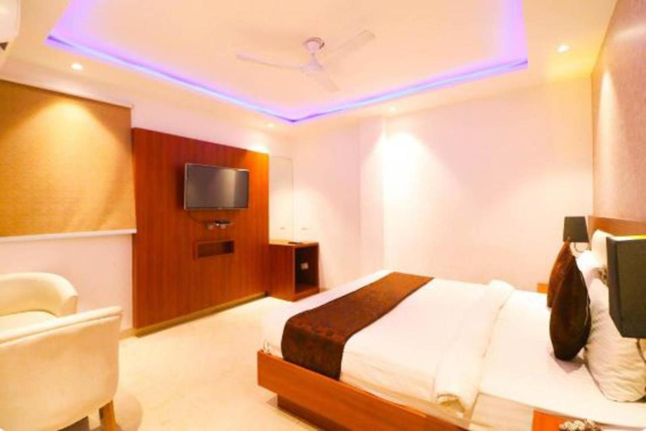 Wowstops-Clark Near Delhi Airport Hotel Nuova Delhi Esterno foto