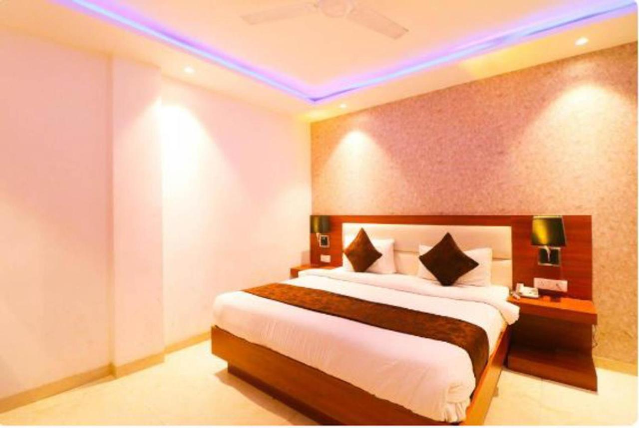 Wowstops-Clark Near Delhi Airport Hotel Nuova Delhi Esterno foto