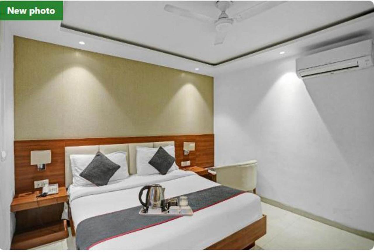 Wowstops-Clark Near Delhi Airport Hotel Nuova Delhi Esterno foto