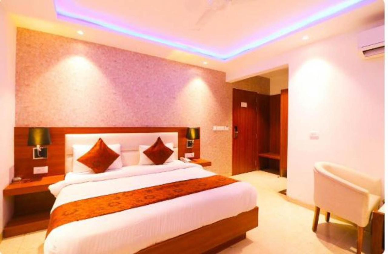 Wowstops-Clark Near Delhi Airport Hotel Nuova Delhi Esterno foto